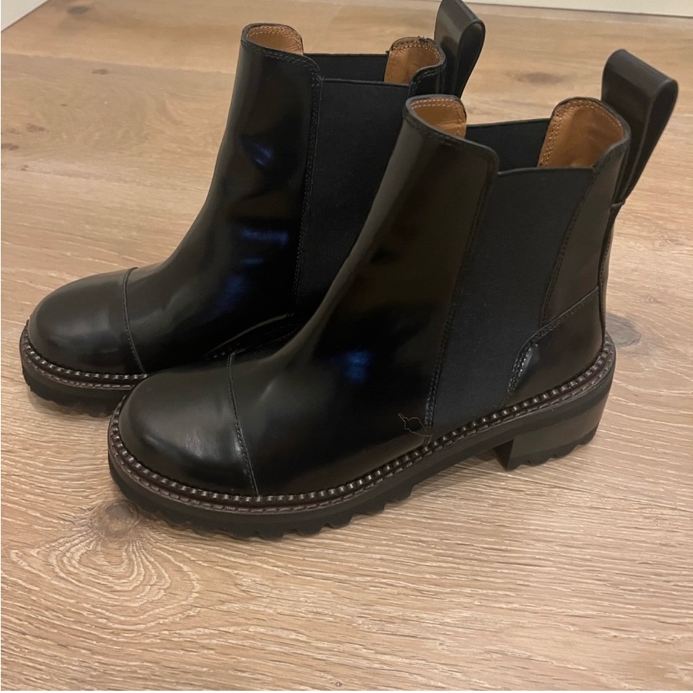 Chloe semi-patent leather Chelsea boot size 7.5
Worn once I have wide feet :(
